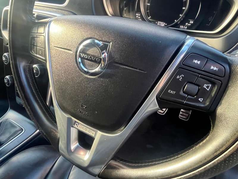 2017 VOLVO V40 2017 VOLVO V40