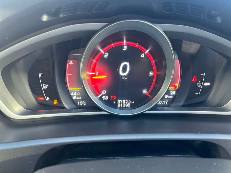 2017 VOLVO V40 2017 VOLVO V40