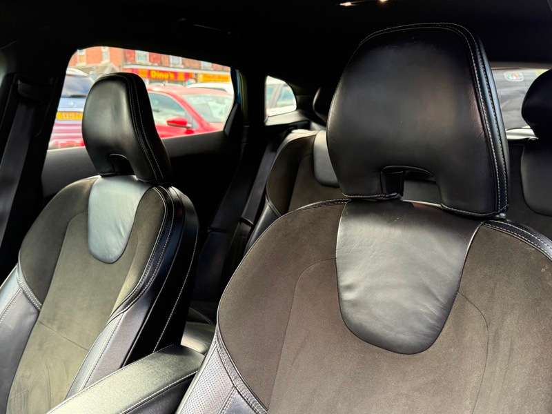 2015 VOLVO V40 2015 VOLVO V40