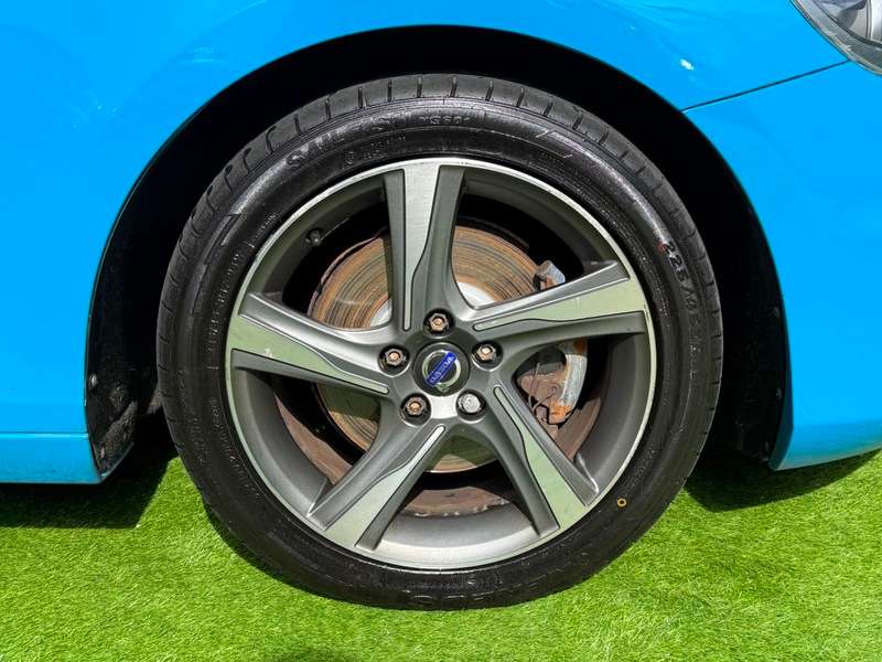 2015 VOLVO V40 2015 VOLVO V40