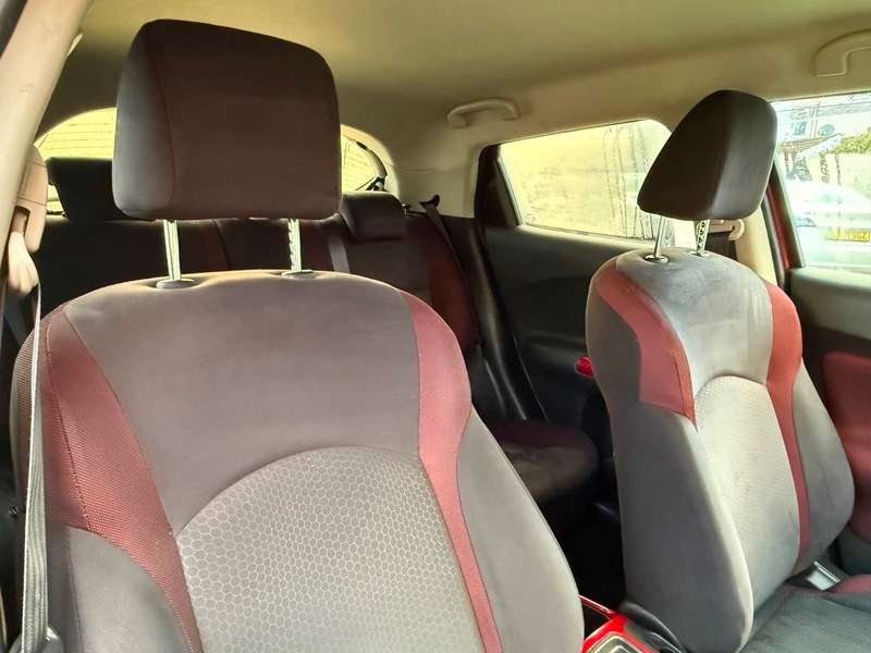 A 2011 NISSAN JUKE 1.6 Acenta SUV 5dr Petrol Manual Euro 5 (117 ps) A 2011 NISSAN JUKE 1.6 Acenta SUV 5dr Petrol Manual Euro 5 (117 ps)