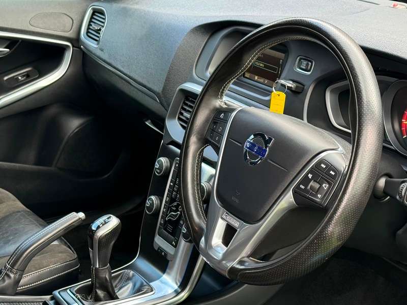 A 2015 VOLVO V40 2.0 T2 R-Design Hatchback 5dr Petrol Manual Euro 6 (s/s) (122 ps) A 2015 VOLVO V40 2.0 T2 R-Design Hatchback 5dr Petrol Manual Euro 6 (s/s) (122 ps)