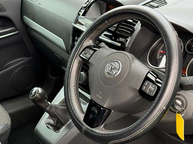 A 2010 VAUXHALL ZAFIRA 1.6 16V Design MPV 5dr Petrol Manual Euro 4 (115 ps) A 2010 VAUXHALL ZAFIRA 1.6 16V Design MPV 5dr Petrol Manual Euro 4 (115 ps)