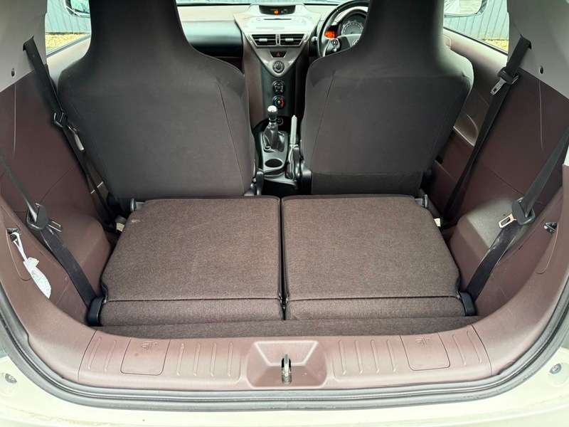 2010 TOYOTA IQ 2010 TOYOTA IQ