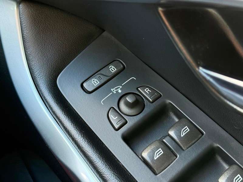 2015 VOLVO V40 2015 VOLVO V40