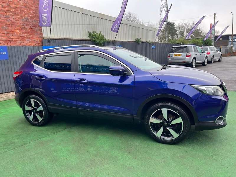 A 2016 NISSAN QASHQAI 1.2 DIG-T N-Connecta SUV 5dr Petrol Manual 2WD Euro 6 (s/s) (115 ps) A 2016 NISSAN QASHQAI 1.2 DIG-T N-Connecta SUV 5dr Petrol Manual 2WD Euro 6 (s/s) (115 ps)