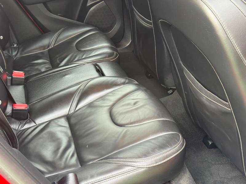 2017 VOLVO V40 2017 VOLVO V40