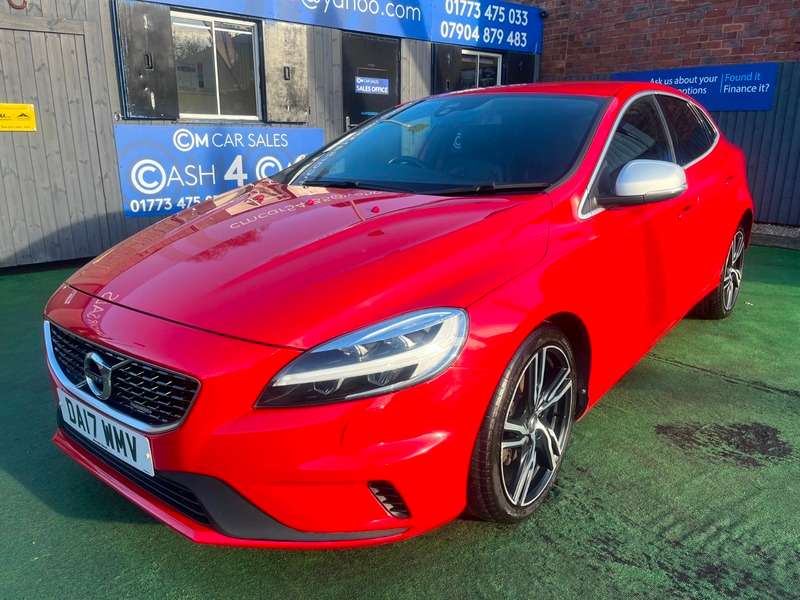 2017 VOLVO V40 2017 VOLVO V40