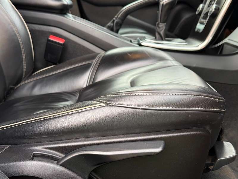 2017 VOLVO V40 2017 VOLVO V40