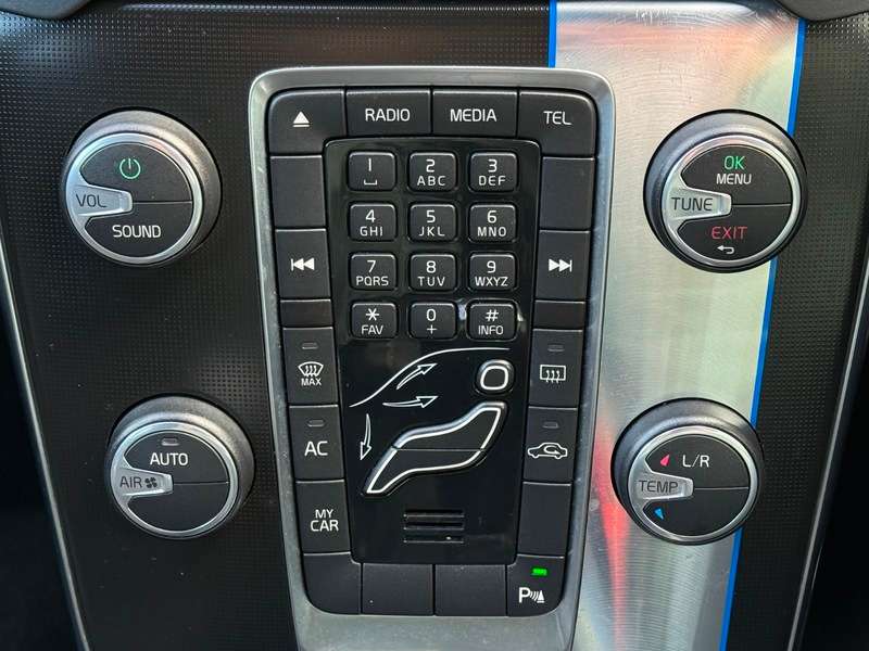 2015 VOLVO V40 2015 VOLVO V40