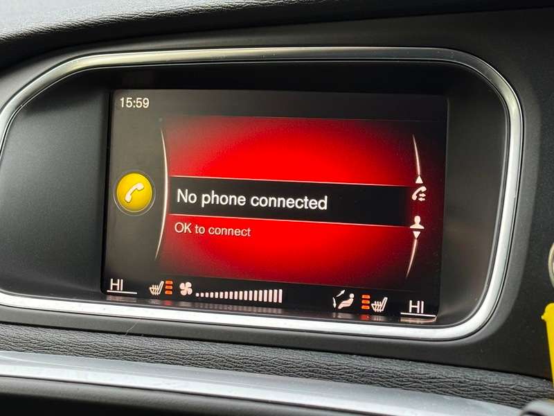 2017 VOLVO V40 2017 VOLVO V40