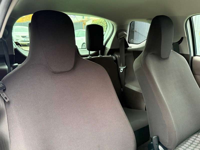 A 2010 TOYOTA IQ 1.0 VVT-i Hatchback 3dr Petrol Manual Euro 4 (68 bhp) A 2010 TOYOTA IQ 1.0 VVT-i Hatchback 3dr Petrol Manual Euro 4 (68 bhp)