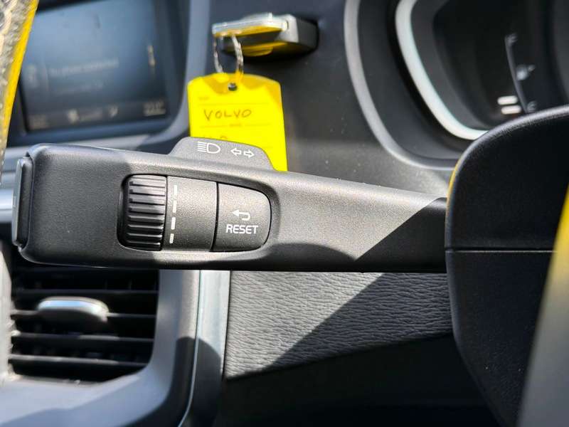 2015 VOLVO V40 2015 VOLVO V40