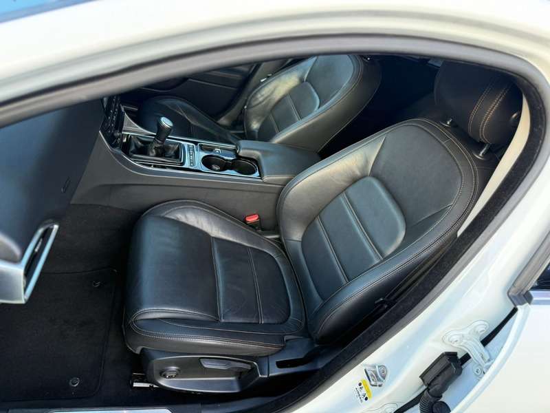 2015 JAGUAR XE 2015 JAGUAR XE