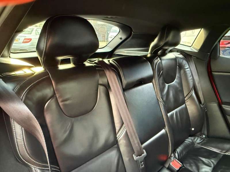 2017 VOLVO V40 2017 VOLVO V40