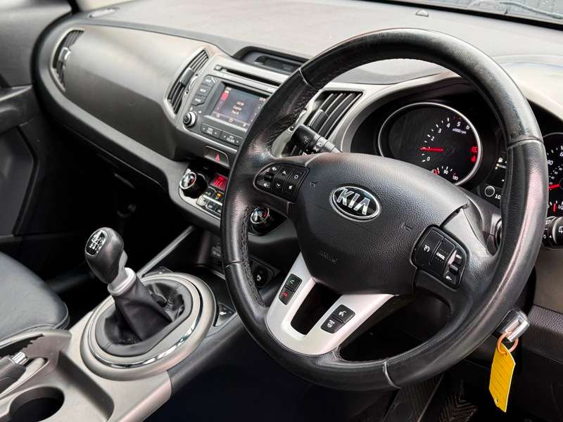 A 2014 KIA SPORTAGE 1.7 CRDi EcoDynamics 3 SUV 5dr Diesel Manual 2WD Euro 5 (s/s) (114 bhp) A 2014 KIA SPORTAGE 1.7 CRDi EcoDynamics 3 SUV 5dr Diesel Manual 2WD Euro 5 (s/s) (114 bhp)