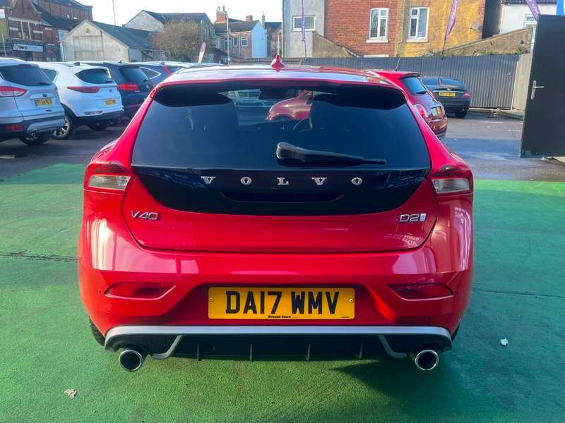 2017 VOLVO V40 2017 VOLVO V40