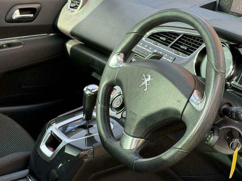 A 2014 PEUGEOT 5008 1.6 e-HDi Allure EGC Euro 5 (s/s) 5dr A 2014 PEUGEOT 5008 1.6 e-HDi Allure EGC Euro 5 (s/s) 5dr