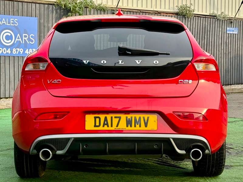 2017 VOLVO V40 2017 VOLVO V40