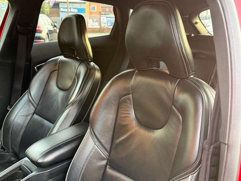 2017 VOLVO V40 2017 VOLVO V40