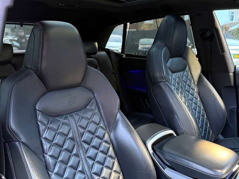 A 2019 AUDI Q8 3.0 TDI V6 50 Vorsprung SUV 5dr Diesel Tiptronic quattro Euro 6 (s/s) (286 ps) A 2019 AUDI Q8 3.0 TDI V6 50 Vorsprung SUV 5dr Diesel Tiptronic quattro Euro 6 (s/s) (286 ps)