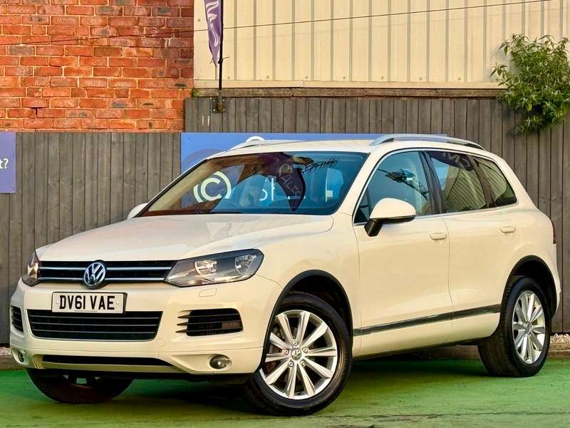 A 2011 VOLKSWAGEN TOUAREG 3.0 TDI V6 BlueMotion Tech SE SUV 5dr Diesel Tiptronic 4WD Euro 5 (s/s) (245 ps) A 2011 VOLKSWAGEN TOUAREG 3.0 TDI V6 BlueMotion Tech SE SUV 5dr Diesel Tiptronic 4WD Euro 5 (s/s) (245 ps)