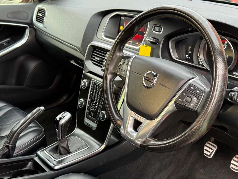 A 2017 VOLVO V40 2.0 D2 R-Design Pro Hatchback 5dr Diesel Manual Euro 6 (s/s) (120 ps) A 2017 VOLVO V40 2.0 D2 R-Design Pro Hatchback 5dr Diesel Manual Euro 6 (s/s) (120 ps)