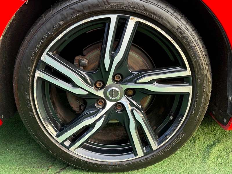 2017 VOLVO V40 2017 VOLVO V40