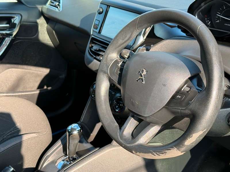 A 2012 PEUGEOT 208 1.4 e-HDi Active Hatchback 5dr Diesel EGC Euro 5 (s/s) (70 ps) A 2012 PEUGEOT 208 1.4 e-HDi Active Hatchback 5dr Diesel EGC Euro 5 (s/s) (70 ps)