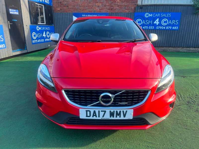 2017 VOLVO V40 2017 VOLVO V40