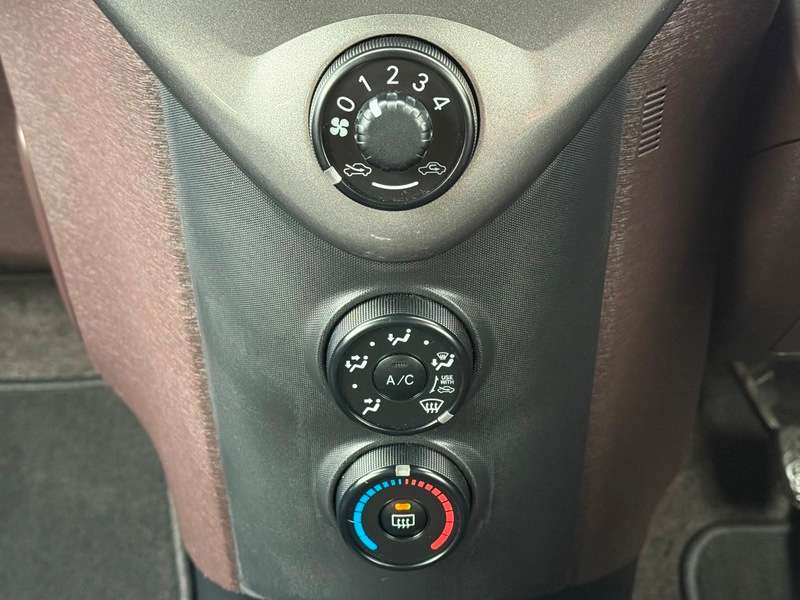 2010 TOYOTA IQ 2010 TOYOTA IQ