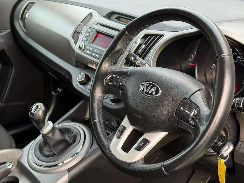 A 2015 KIA SPORTAGE 1.6 GDi 1 SUV 5dr Petrol Manual 2WD Euro 5 (133 bhp) A 2015 KIA SPORTAGE 1.6 GDi 1 SUV 5dr Petrol Manual 2WD Euro 5 (133 bhp)