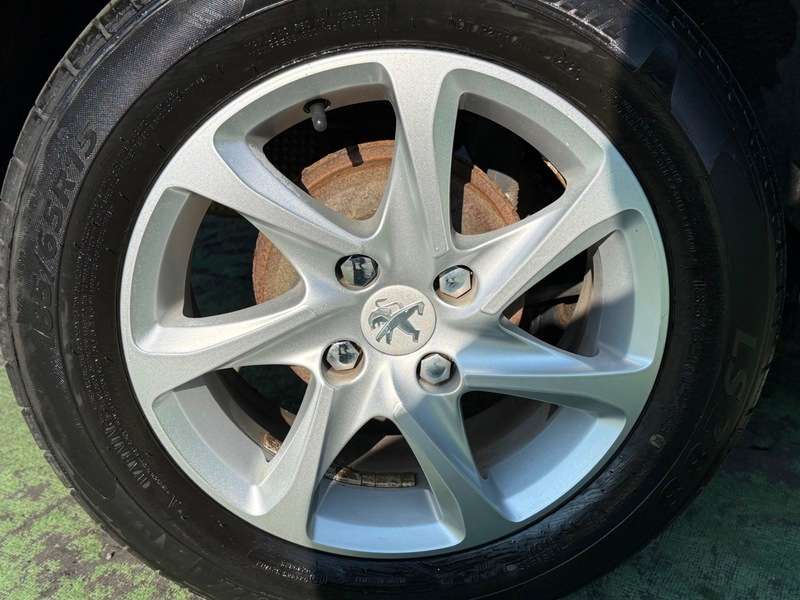 2012 PEUGEOT 208 2012 PEUGEOT 208