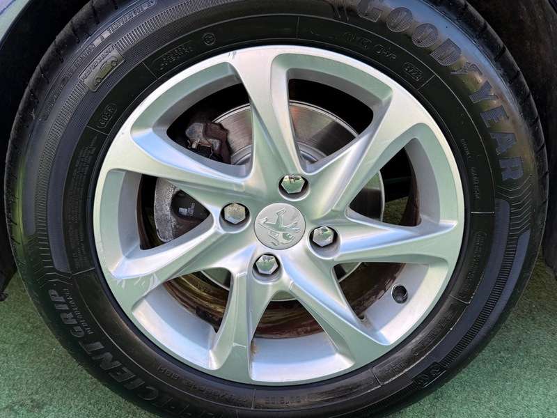 2012 PEUGEOT 208 2012 PEUGEOT 208