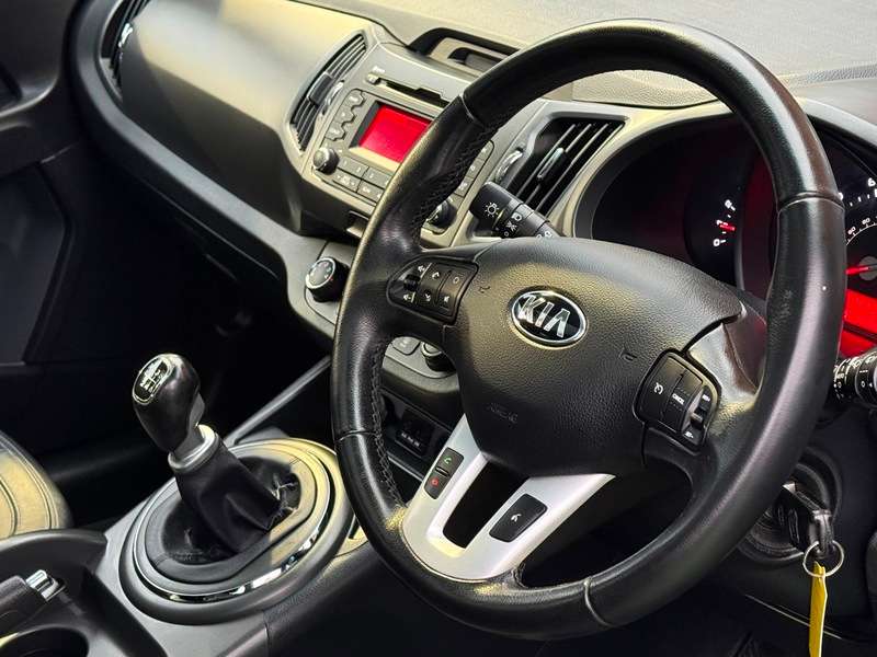 A 2013 KIA SPORTAGE 2.0 CRDi KX-2 SUV 5dr Diesel Manual AWD Euro 5 (134 bhp) A 2013 KIA SPORTAGE 2.0 CRDi KX-2 SUV 5dr Diesel Manual AWD Euro 5 (134 bhp)