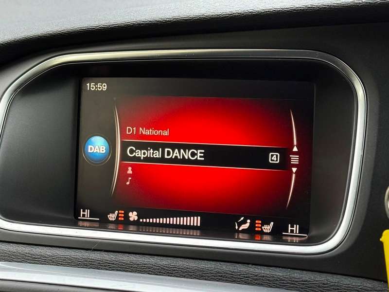 2017 VOLVO V40 2017 VOLVO V40