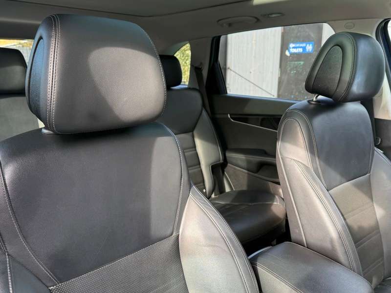 A 2016 KIA SORENTO 2.2 CRDi KX-3 SUV 5dr Diesel Manual AWD Euro 6 (s/s) (197 bhp) A 2016 KIA SORENTO 2.2 CRDi KX-3 SUV 5dr Diesel Manual AWD Euro 6 (s/s) (197 bhp)