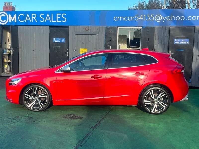 2017 VOLVO V40 2017 VOLVO V40