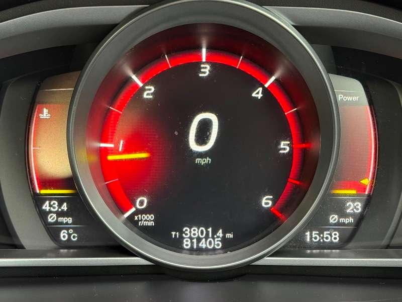 2017 VOLVO V40 2017 VOLVO V40