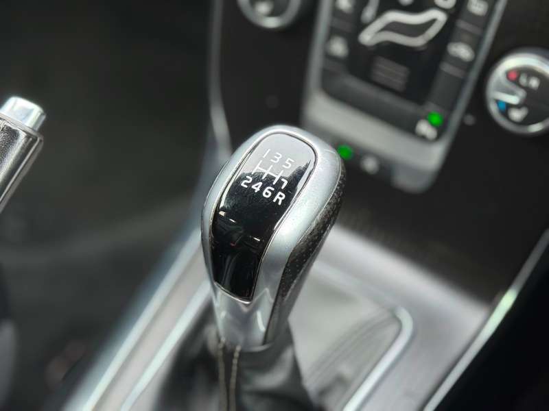 2017 VOLVO V40 2017 VOLVO V40