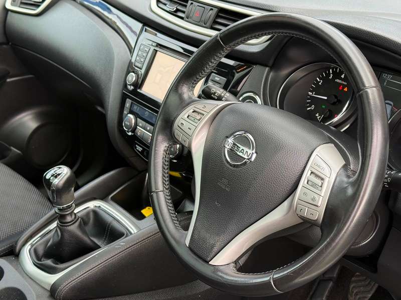 A 2015 NISSAN QASHQAI 1.2 DIG-T n-tec+ SUV 5dr Petrol Manual 2WD Euro 6 (s/s) (115 ps) A 2015 NISSAN QASHQAI 1.2 DIG-T n-tec+ SUV 5dr Petrol Manual 2WD Euro 6 (s/s) (115 ps)