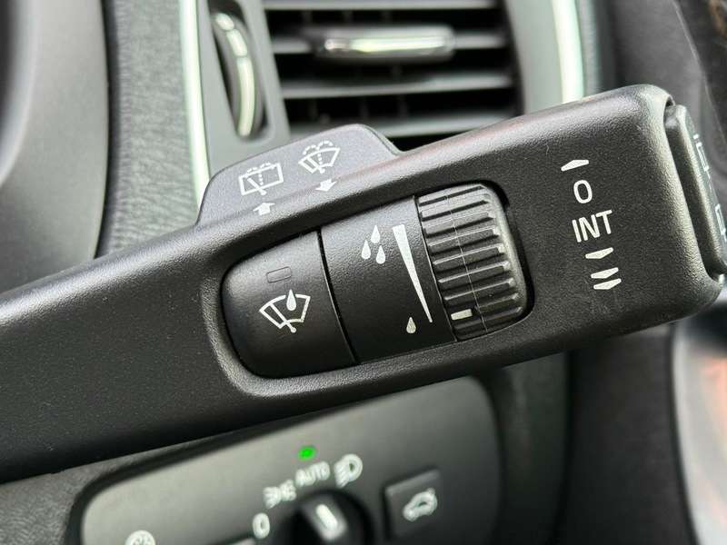 2017 VOLVO V40 2017 VOLVO V40