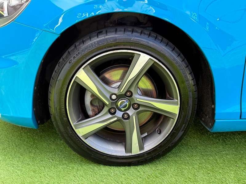 2015 VOLVO V40 2015 VOLVO V40