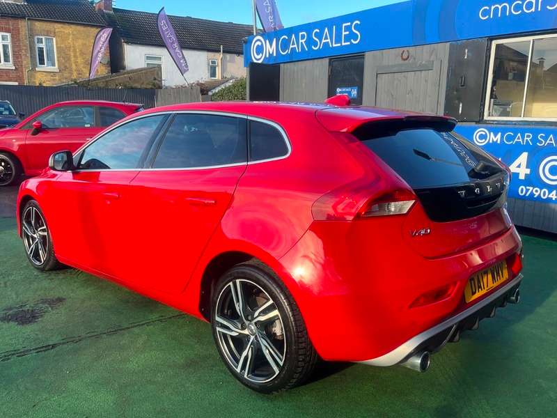 2017 VOLVO V40 2017 VOLVO V40