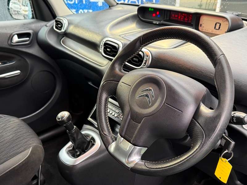 A 2013 CITROEN C3 PICASSO 1.6 HDi Exclusive MPV 5dr Diesel Manual Euro 5 (90 ps) A 2013 CITROEN C3 PICASSO 1.6 HDi Exclusive MPV 5dr Diesel Manual Euro 5 (90 ps)
