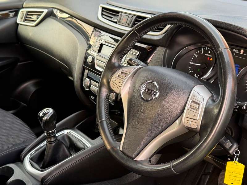 A 2014 NISSAN QASHQAI 1.2 DIG-T Acenta SUV 5dr Petrol Manual 2WD Euro 5 (s/s) (115 ps) A 2014 NISSAN QASHQAI 1.2 DIG-T Acenta SUV 5dr Petrol Manual 2WD Euro 5 (s/s) (115 ps)