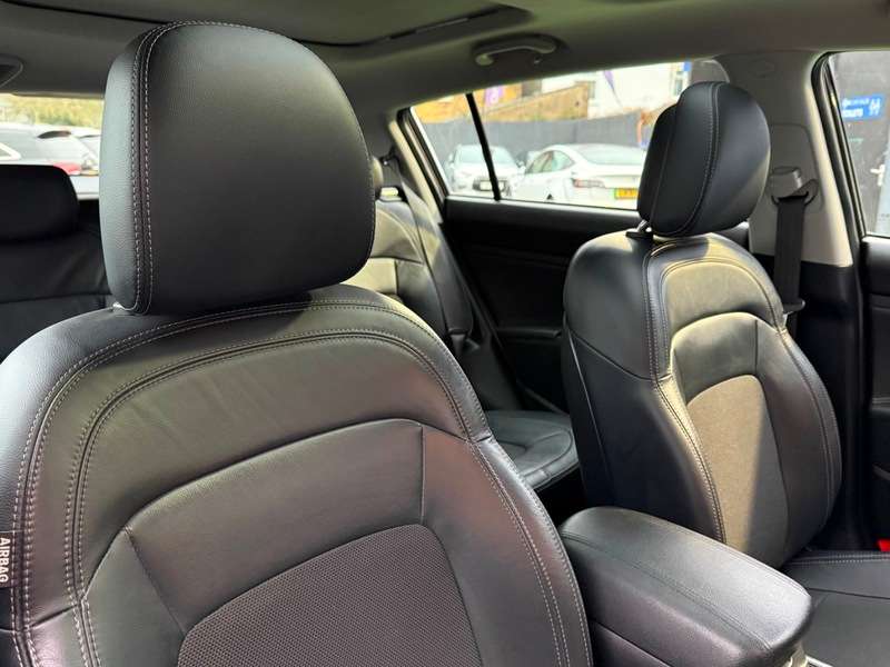 A 2013 KIA SPORTAGE 2.0 CRDi KX-2 SUV 5dr Diesel Manual AWD Euro 5 (134 bhp) A 2013 KIA SPORTAGE 2.0 CRDi KX-2 SUV 5dr Diesel Manual AWD Euro 5 (134 bhp)