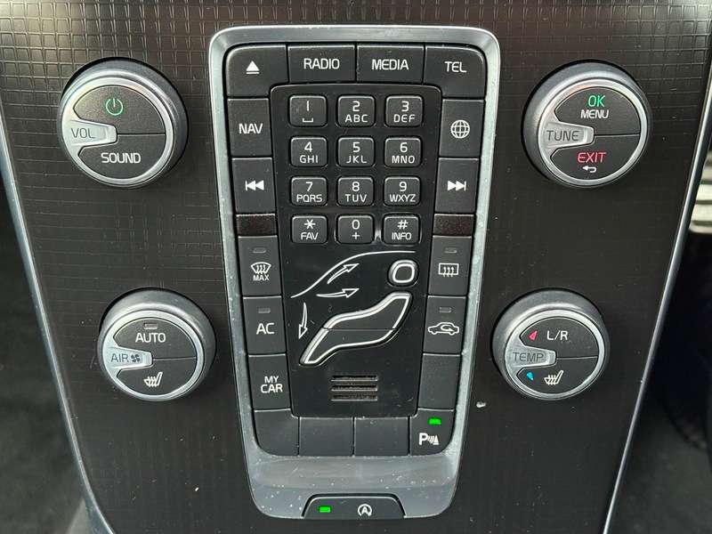 2017 VOLVO V40 2017 VOLVO V40