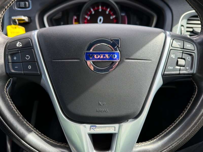 2015 VOLVO V40 2015 VOLVO V40