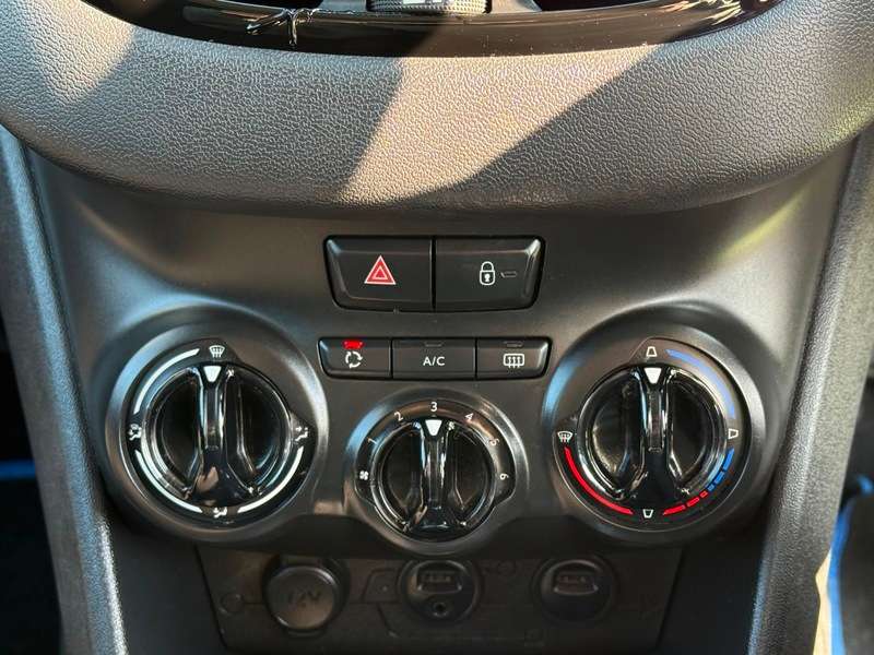 2012 PEUGEOT 208 2012 PEUGEOT 208